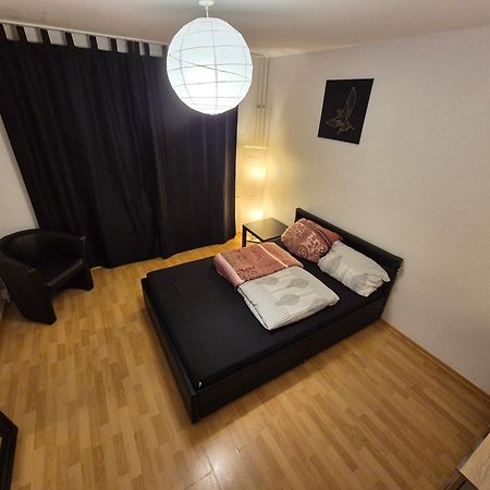 Schoene 3 Schlafzimmer Wohnung Mit 4 Dopplbetten Berlin Dış mekan fotoğraf