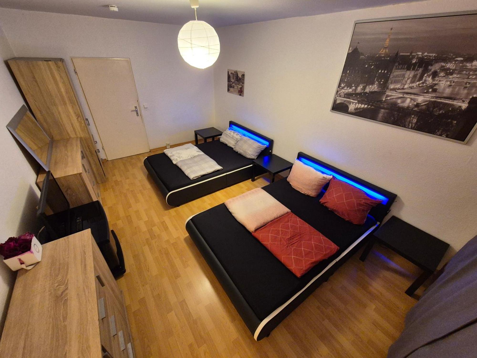 Schoene 3 Schlafzimmer Wohnung Mit 4 Dopplbetten Berlin Dış mekan fotoğraf