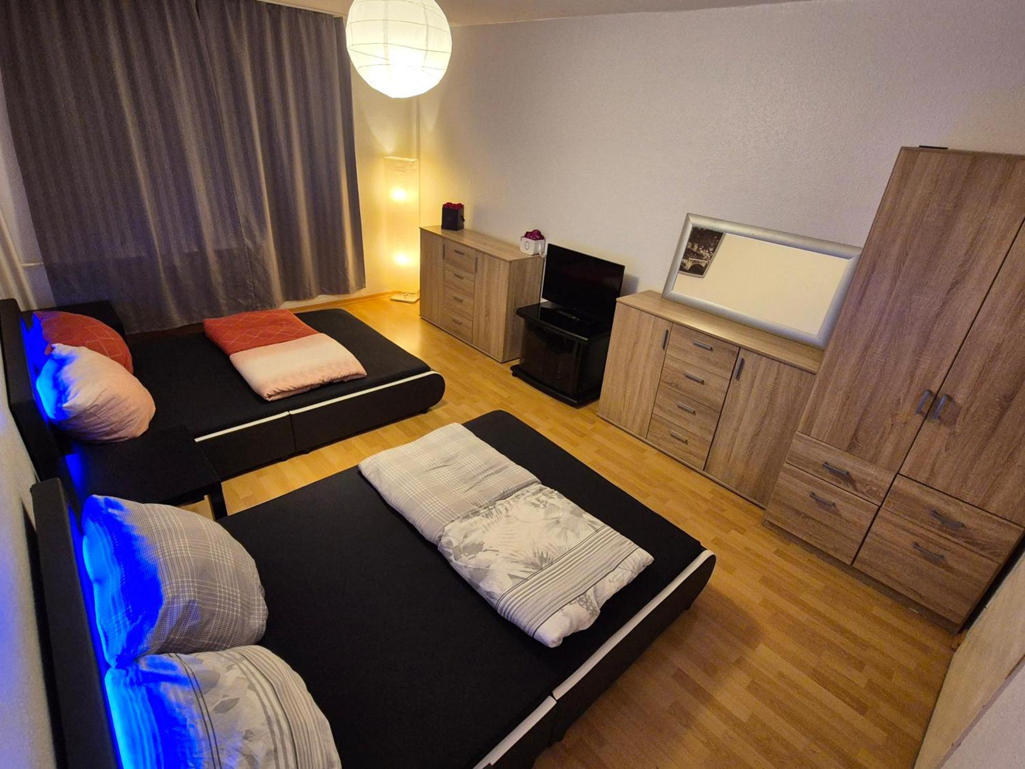 Schoene 3 Schlafzimmer Wohnung Mit 4 Dopplbetten Berlin Dış mekan fotoğraf
