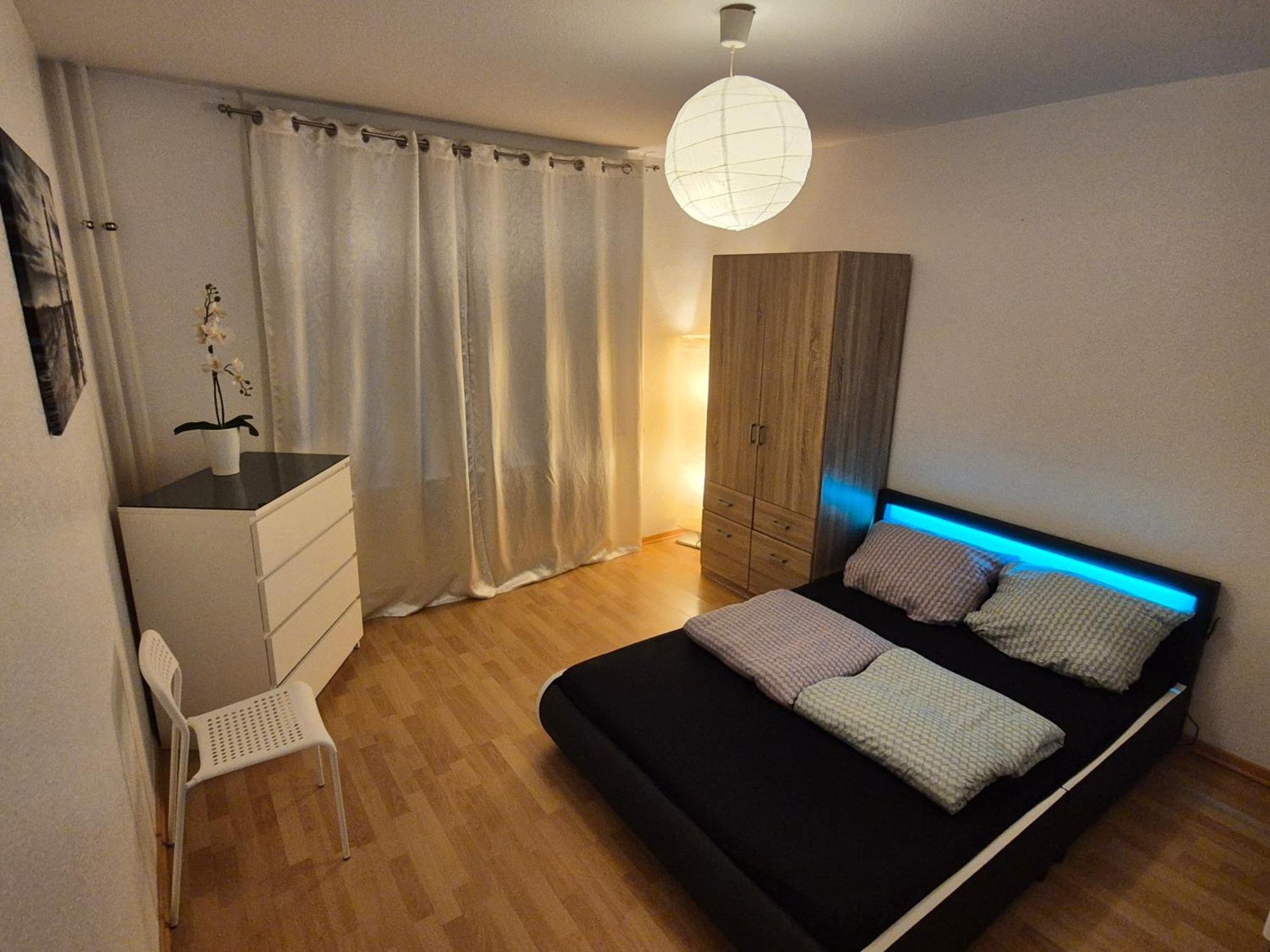 Schoene 3 Schlafzimmer Wohnung Mit 4 Dopplbetten Berlin Dış mekan fotoğraf