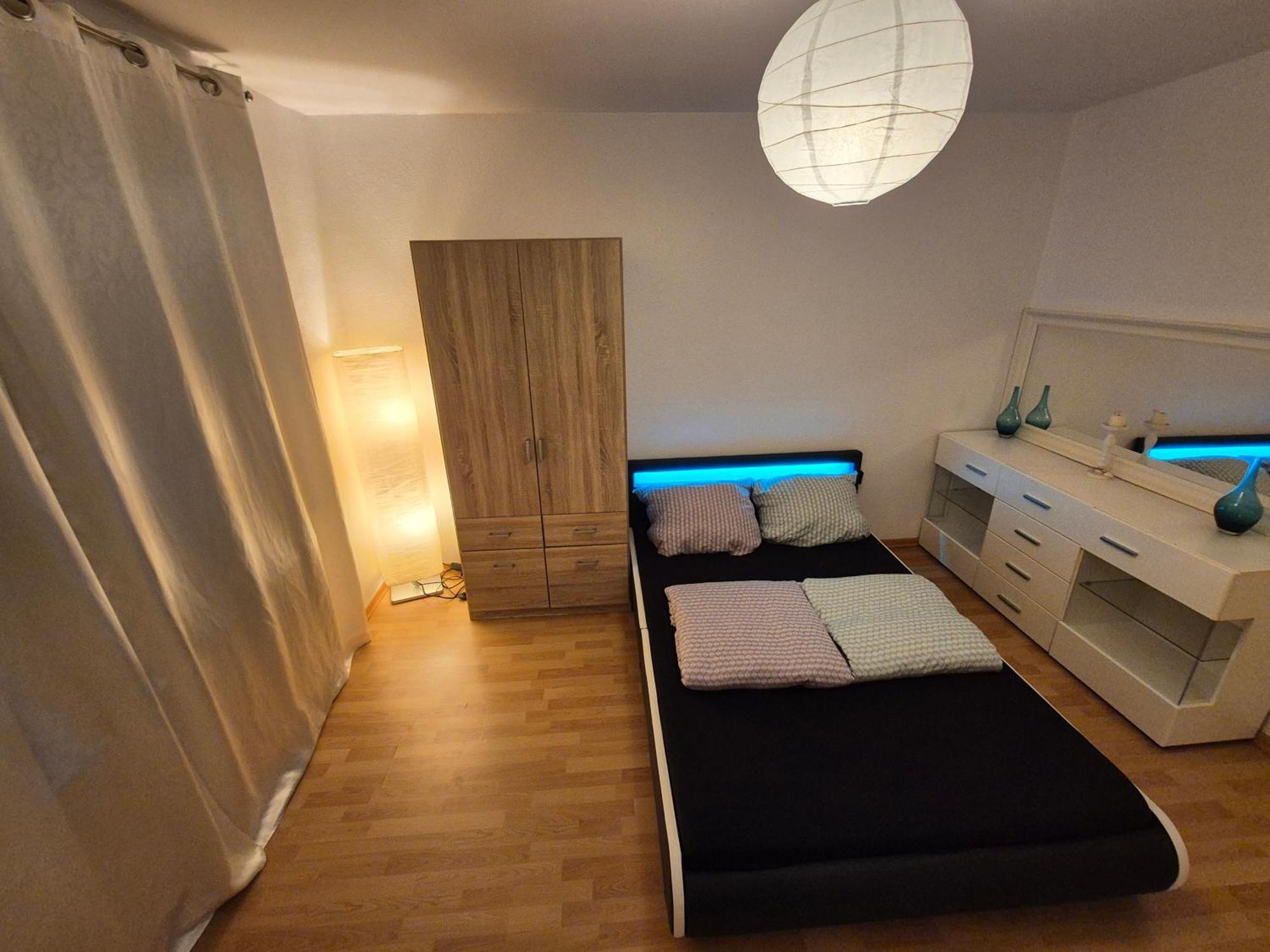 Schoene 3 Schlafzimmer Wohnung Mit 4 Dopplbetten Berlin Dış mekan fotoğraf